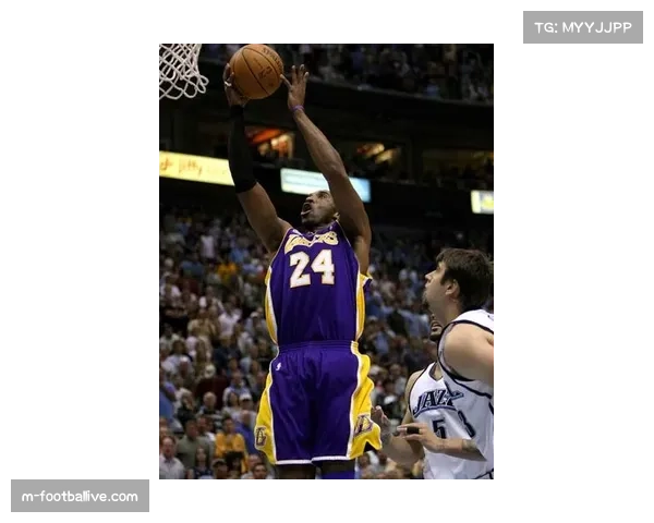 爵士马尔卡宁错位单打，转身金鸡独立跳投命中关键两分